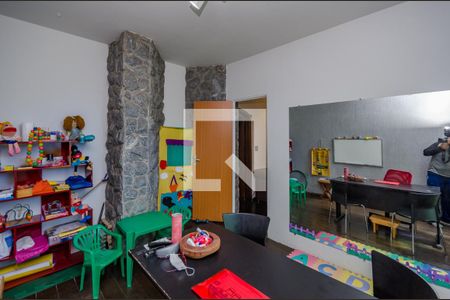 Sala 2 de casa para alugar com 4 quartos, 270m² em Calafate, Belo Horizonte
