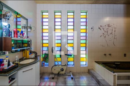 Casa para alugar com 270m², 4 quartos e 3 vagasBanheiro da Suíte