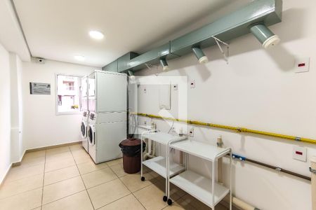 Apartamento para alugar com 38m², 1 quarto e 1 vaga Apartamento para alugar com 38m², 1 quarto e 1 vagaÁrea Comum - Lavanderia