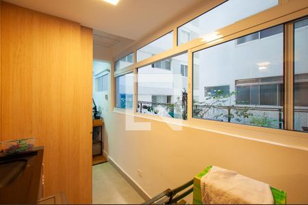 Apartamento para alugar com 111m², 2 quartos e 1 vagaÁrea de Serviço