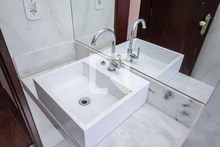 Casa à venda com 156m², 3 quartos e 3 vagasBanheiro social