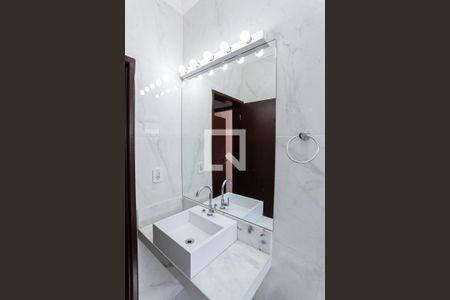 Casa à venda com 156m², 3 quartos e 3 vagasBanheiro social