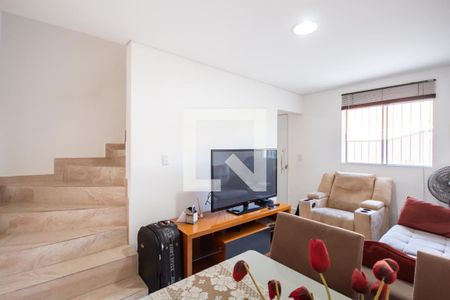 Sala de casa de condomínio à venda com 2 quartos, 71m² em Padroeira, Osasco