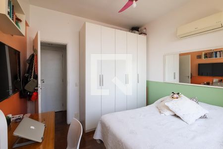 Apartamento à venda com 136m², 4 quartos e 1 vagaQuarto 2