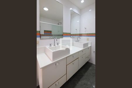 Apartamento à venda com 136m², 4 quartos e 1 vagaBanheiro Corredor