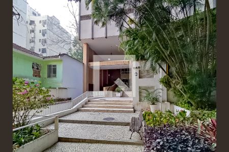 Apartamento à venda com 136m², 4 quartos e 1 vagaFachada e portaria