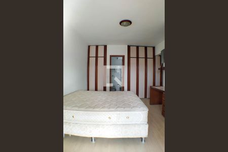 Apartamento à venda com 170m², 3 quartos e 3 vagas Apartamento à venda com 170m², 3 quartos e 3 vagasSuíte