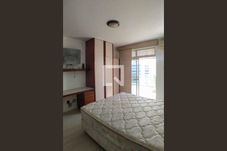 Apartamento à venda com 170m², 3 quartos e 3 vagas Apartamento à venda com 170m², 3 quartos e 3 vagasSuíte