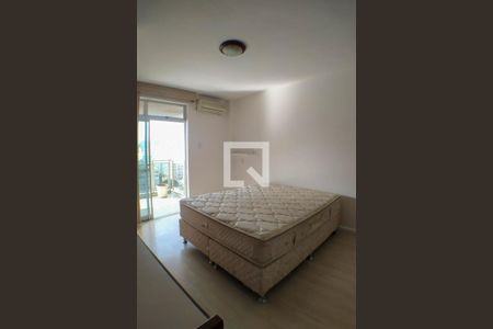 Apartamento à venda com 170m², 3 quartos e 3 vagas Apartamento à venda com 170m², 3 quartos e 3 vagasSuíte