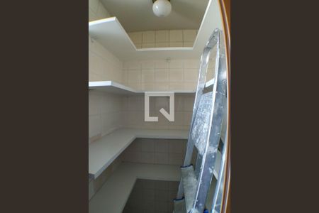 Apartamento à venda com 170m², 3 quartos e 3 vagas Apartamento à venda com 170m², 3 quartos e 3 vagasDespensa