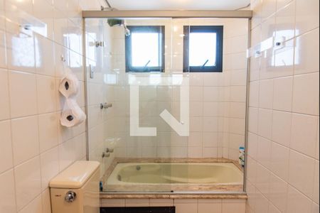 Apartamento à venda com 176m², 4 quartos e 2 vagas Apartamento à venda com 176m², 4 quartos e 2 vagasBanheiro da suíte 2