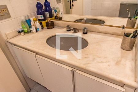 Apartamento à venda com 176m², 4 quartos e 2 vagas Apartamento à venda com 176m², 4 quartos e 2 vagasBanheiro