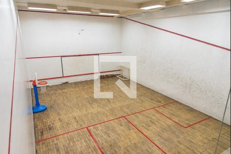 Apartamento à venda com 176m², 4 quartos e 2 vagas Apartamento à venda com 176m², 4 quartos e 2 vagasQuadra de squash