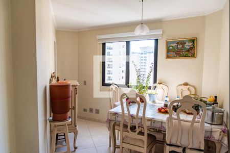 Apartamento à venda com 176m², 4 quartos e 2 vagas Apartamento à venda com 176m², 4 quartos e 2 vagasSala de almoço