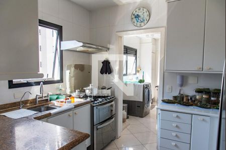 Apartamento à venda com 176m², 4 quartos e 2 vagas Apartamento à venda com 176m², 4 quartos e 2 vagasCozinha