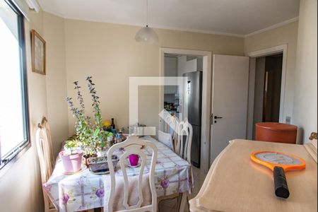 Apartamento à venda com 176m², 4 quartos e 2 vagas Apartamento à venda com 176m², 4 quartos e 2 vagasSala de almoço