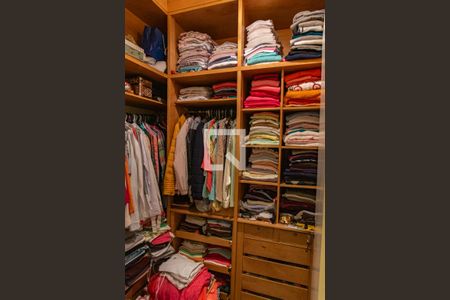 Apartamento à venda com 176m², 4 quartos e 2 vagas Apartamento à venda com 176m², 4 quartos e 2 vagasCloset da suíte 2