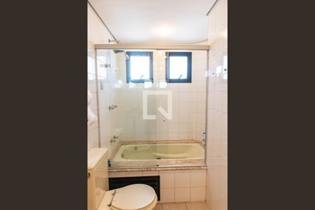 Apartamento à venda com 176m², 4 quartos e 2 vagas Apartamento à venda com 176m², 4 quartos e 2 vagasBanheiro da suíte 2