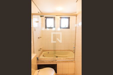 Apartamento à venda com 176m², 4 quartos e 2 vagas Apartamento à venda com 176m², 4 quartos e 2 vagasBanheiro da suíte 2