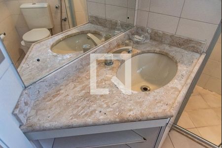 Apartamento à venda com 176m², 4 quartos e 2 vagas Apartamento à venda com 176m², 4 quartos e 2 vagasBanheiro da suíte 1