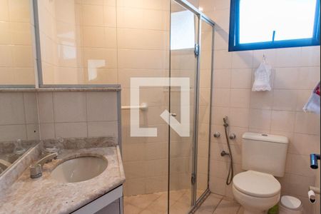 Apartamento à venda com 176m², 4 quartos e 2 vagas Apartamento à venda com 176m², 4 quartos e 2 vagasBanheiro da suíte 1