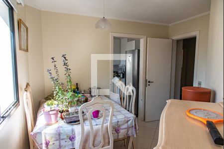 Apartamento à venda com 176m², 4 quartos e 2 vagas Apartamento à venda com 176m², 4 quartos e 2 vagasSala de almoço