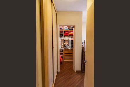 Apartamento à venda com 176m², 4 quartos e 2 vagas Apartamento à venda com 176m², 4 quartos e 2 vagasCloset da suíte 2