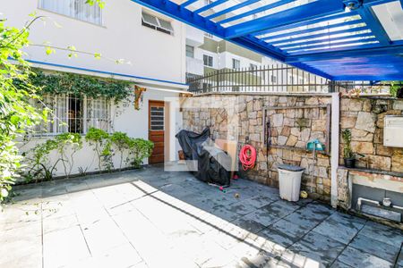 Casa à venda com 140m², 4 quartos e 2 vagas Casa à venda com 140m², 4 quartos e 2 vagasGaragem