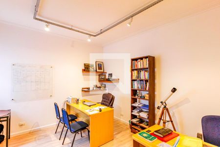 Casa à venda com 140m², 4 quartos e 2 vagas Casa à venda com 140m², 4 quartos e 2 vagasEscritório