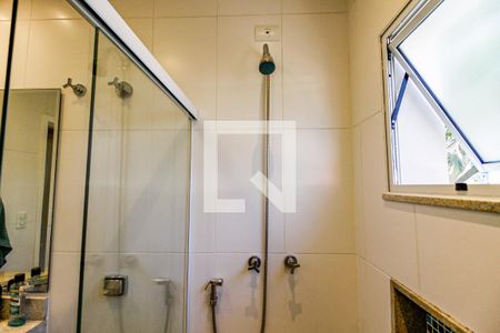 Casa à venda com 140m², 4 quartos e 2 vagas Casa à venda com 140m², 4 quartos e 2 vagasBanheiro