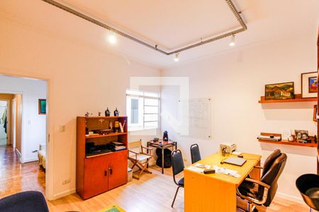 Casa à venda com 140m², 4 quartos e 2 vagas Casa à venda com 140m², 4 quartos e 2 vagasEscritório