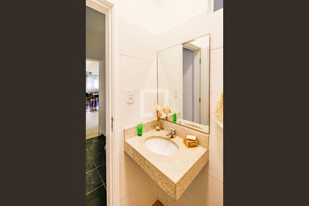 Casa à venda com 140m², 4 quartos e 2 vagas Casa à venda com 140m², 4 quartos e 2 vagasLavabo