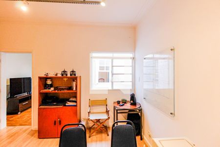 Casa à venda com 140m², 4 quartos e 2 vagas Casa à venda com 140m², 4 quartos e 2 vagasEscritório