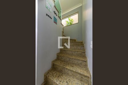 Escada de casa à venda com 3 quartos, 125m² em Sítio da Figueira, São Paulo