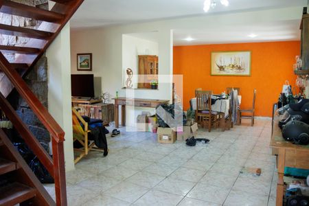 sala de casa de condomínio à venda com 6 quartos, 720m² em Piratininga, Niterói