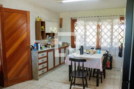 Casa de condomínio à venda com 720m², 6 quartos e 6 vagasCozinha 