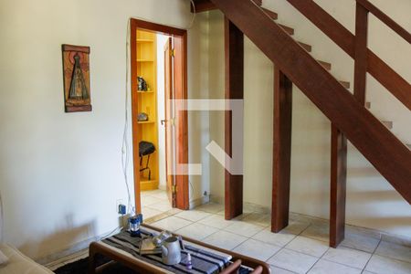 Casa de condomínio à venda com 720m², 6 quartos e 6 vagasEscada