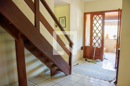 Casa de condomínio à venda com 720m², 6 quartos e 6 vagasEscada