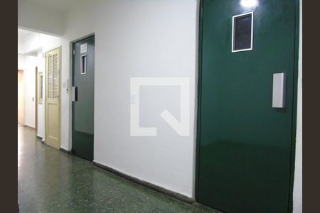 Apartamento à venda com 70m², 2 quartos e sem vagaElevadores