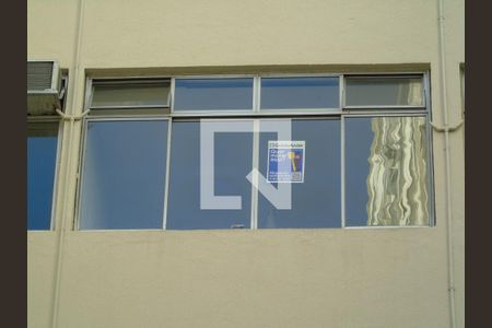 Apartamento à venda com 70m², 2 quartos e sem vagaplaca adesiva