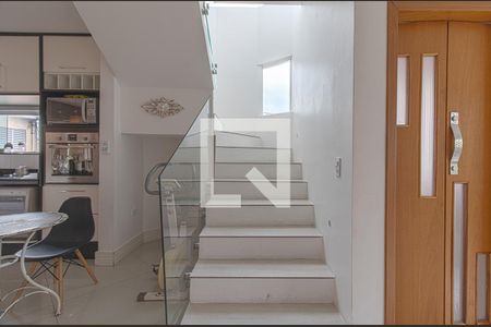 acesso piso superior de casa à venda com 4 quartos, 280m² em Bosque da Saúde, São Paulo