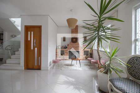 lareira na sala de casa à venda com 4 quartos, 280m² em Bosque da Saúde, São Paulo