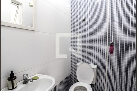 Casa à venda com 280m², 4 quartos e 5 vagasbanheiro área de serviço_2