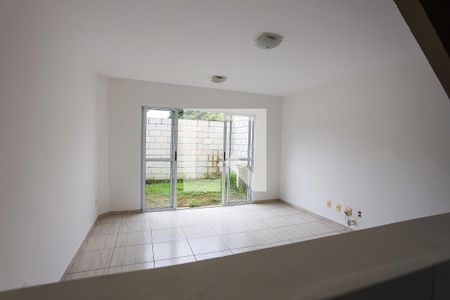 Sala  de casa para alugar com 2 quartos, 70m² em Jardim Pioneira, Cotia