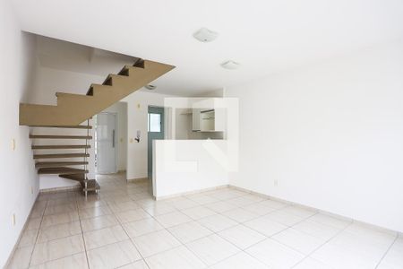 Sala  de casa para alugar com 2 quartos, 70m² em Jardim Pioneira, Cotia