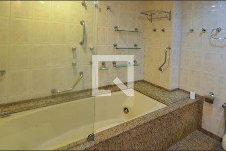 Apartamento à venda com 120m², 2 quartos e 2 vagasBanheiro da Suíte 1