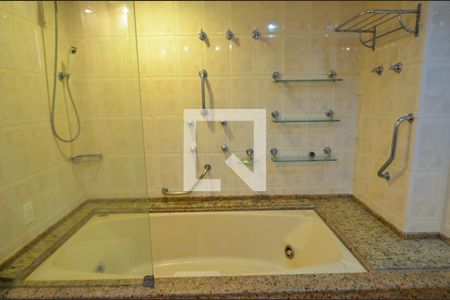 Apartamento à venda com 120m², 2 quartos e 2 vagasBanheiro da Suíte 1