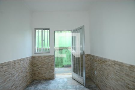 Sala de casa para alugar com 1 quarto, 30m² em Jardim Sulacap, Rio de Janeiro