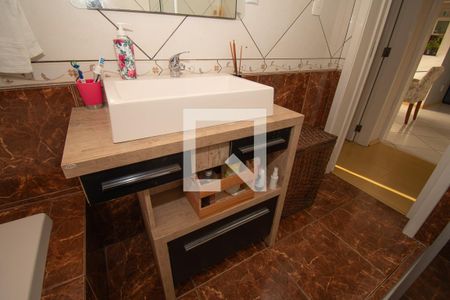 Casa à venda com 320m², 5 quartos e 2 vagas Casa à venda com 320m², 5 quartos e 2 vagasbanheiro