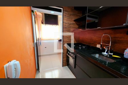 Apartamento à venda com 56m², 2 quartos e 1 vaga Apartamento à venda com 56m², 2 quartos e 1 vagaCozinha e Área de Serviço